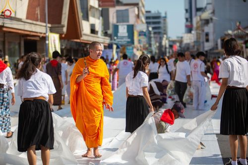 ภาพ No.151727:V.55 ทีมใหญ่ที่หาดใหญ่ เจ้าหน้าที่ทุกสถานะ หลายสัญชาติ ร่วมกันจัดงานตักบาตรที่หาดใหญ่ วันที่ 10-11 สิงหาคม พ.ศ. 2567