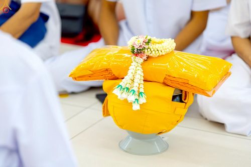 ภาพ No.228955:วันเสาร์ที่ 14 มิถุนายน พ.ศ. 2568 พิธีเวียนประทักษิณ , พิธีขอขมารับผ้าไตร ในโครงการบรรพชาอุปสมบทหมู่ ผู้บริหารรุ่นที่ 15 และ อุดมศึกษา รุ่นที่ 52 ณ โบสถ์พระไตรปิฎก วัดพระธรรมกาย