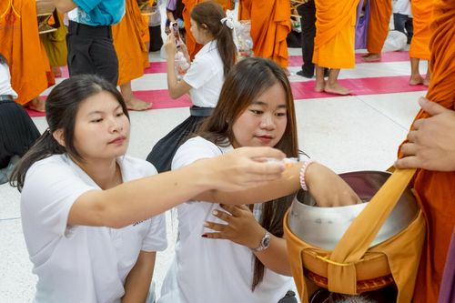 ภาพ No.243155:วันพฤหัสบดีที่ 4 กันยายน พ.ศ. 2568 เวลา 07.00-08.15 น. มหาวิทยาลัยเกษตรศาสตร์ กำแพงแสน ร่วมทำบุญตักบาตร Freshy KU85 พระสงฆ์ 85 รูป