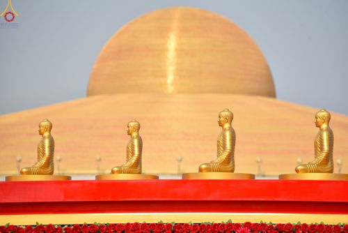 ภาพ No.79061:พิธีอัญเชิญองค์พระบรมพุทธเจ้า 24 องค์ เวียนประทักษิณรอบพระมหาธรรมกายเจดีย์ ณ วัดพระธรรมกาย  วันที่ 2 เมษายน พ.ศ. 2566