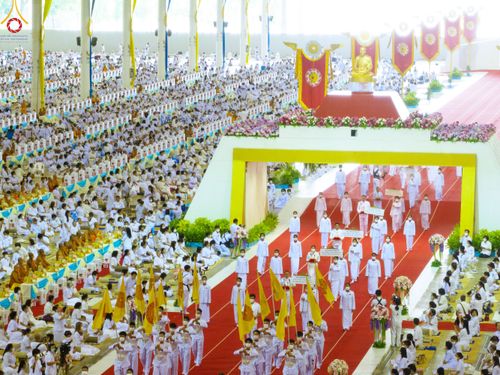 ภาพ No.85163:พิธีมุทิตาสักการะพระภิกษุ ผู้สอบได้เปรียญธรรม ๙ ประโยคระดับโลก, พิธีมอบโล่เกียรติยศและทุนการศึกษา สำนักเรียนบาลีดีเด่นทั่วประเทศ ในวันสมาธิโลก อาทิตย์ที่ 6 สิงหาคม พ.ศ. 2566 ณ สภาธรรมกายสากล วัดพระธรรมกาย