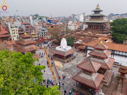 ภาพ No.317206:วันจันทร์ที่ 30 มีนาคม พ.ศ.2569 จาริกบิณฑบาตสยมภูนาทสู่พระราชวังหนุมานโดกา ประเทศเนปาล