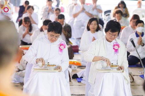 ภาพ No.301070:วันที่ 23 มกราคม พ.ศ. 2569 พิธีถวายภัตตาหารเป็นสังฆทาน แด่พระธรรมยาตรา ณ อนุสรณ์สถานบางปลา วัดบางปลา อำเภอบางเลน จังหวัดนครปฐม ในโครงการธรรมยาตรา กตัญญูบูชา มหาปูชนียาจารย์ พระมงคลเทพมุนี(สด จนฺทสโร) พระผู้ปราบมาร อนุสรณ์สถาน 7 แห่ง ปีที่ 14