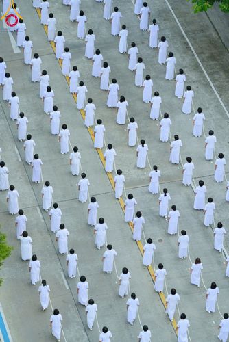 ภาพ No.89134:พิธีอัญเชิญรูปหล่อทองคำ  คุณยายอาจารย์มหารัตนอุบาสิกาจันทร์ ขนนกยูง เพื่อประดิษฐาน ณ มหาวิหารคุณยายอาจารย์ฯ เนื่องในวันครูผู้ค้นพบวิชชาธรรมกาย วันศุกร์ที่ 29 กันยายน พ.ศ. 2566