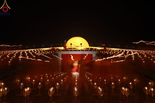 ภาพ No.90285:พิธีจุดประทีป 20,000 ดวง บูชาพระมหาธรรมกายเจดีย์ และบูชาพระมงคลเทพมุนี(สด จนฺทสโร) พระผู้ปราบมาร วันอังคารที่ 10 ตุลาคม พ.ศ. 2566 ณ ลานธรรมพระมหาธรรมกายเจดีย์ วัดพระธรรมกาย จ.ปทุมธานี