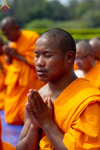 ภาพ No.314154:วันจันทร์ที่ 16 มีนาคม พ.ศ. 2569 พิธีถวายบาตรอัฐบริขาร และพิธีขอนิสัยแก่สามเณรธรรมทายาท 500 รูป ณ วิหารมายาเทวี ประเทศเนปาล