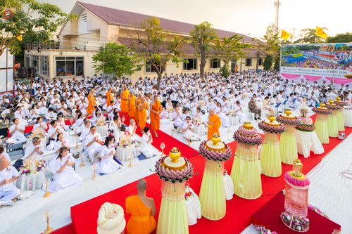 ภาพ No.296831:วันที่ 17 มกราคม พ.ศ. 2569 พิธีจุดประทีปถวายเป็นพุทธบูชา และบูชาธรรมมหาปูชนียาจารย์  ณ วัดโบสถ์บน ต.บางคูเวียง จ.นนทบุรี อนุสรณ์สถานลำดับที่ 4 สถานที่เกิดด้วยกายธรรม ในโครงการธรรมยาตรา กตัญญูบูชา มหาปูชนียาจารย์ พระมงคลเทพมุนี(สด จนฺทสโร) พระผู้ปราบมาร อ