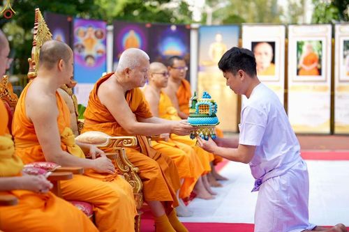 ภาพ No.280783:วันที่ 27 ธันวาคม พ.ศ. 2568  พิธีปลงผมนาคธรรมทายาท โครงการอุปสมบทหมู่บูชาธรรม 81 ปี หลวงพ่อธัมมชโย  ณ สมาคมพุทธ เขตตงช้ง ฮ่องกง