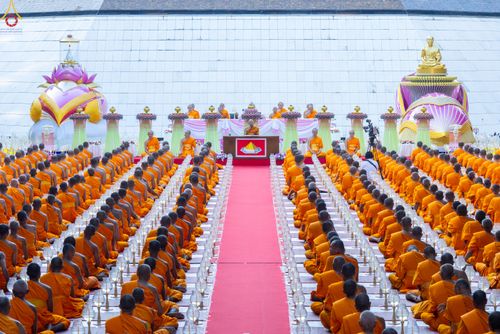 ภาพ No.290090:วันที่ 6 มกราคม พ.ศ. 2569 พิธีจุดประทีปถวายเป็นพุทธบูชา และบูชาธรรมมหาปูชนียาจารย์ (ภาพชุดที่ 2) ณ อนุสรณ์สถานมหาวิหารพระมงคลเทพมุนี (โลตัสแลนด์) อ.สองพี่น้อง จ.สุพรรณบุรี ในโครงการธรรมยาตรา กตัญญูบูชา มหาปูชนียาจารย์ พระมงคลเทพมุนี(สด จนฺทสโร) พระผู้ปรา