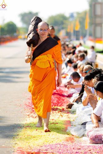 ภาพ No.304701:วันที่ 25 มกราคม พ.ศ. 2569 พิธีต้อนรับพระธรรมยาตรา (ภาพชุดที่ 2) รร.สามัคคีราษฏร์บำรุง-วัดพระธรรมกาย ในโครงการธรรมยาตรา กตัญญูบูชา มหาปูชนียาจารย์ พระมงคลเทพมุนี(สด จนฺทสโร) พระผู้ปราบมาร อนุสรณ์สถาน 7 แห่ง ปีที่ 14