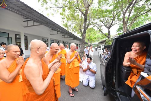 ภาพ No.328670:วันอังคารที่ 12 พฤษภาคม พ.ศ.2569 เจ้าประคุณสมเด็จพระมหารัชมงคลมุนี กรรมการมหาเถรสมาคม เจ้าคณะหนกลาง วัดไตรมิตรวิทยาราม วรวิหาร โปรดเมตตาเป็นองค์ประธาน พิธีเจริญพระพุทธมนต์ อายุวัฒนมงคล 98 ปี คุณแม่จุรี สุทธิผล ณ อาคารปลูกศรัทธา 2 วัดพระธรรมกาย