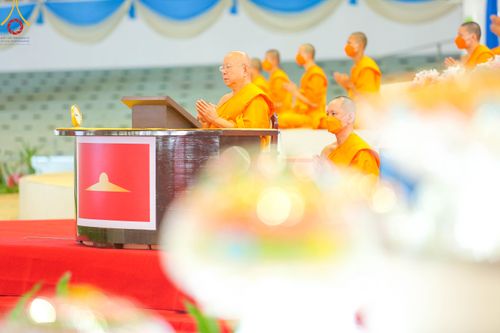 ภาพ No.105454:พิธีปฏิบัติธรรมและพิธีบูชาข้าวพระ ในวันจันทร์ที่ 1 มกราคม พ.ศ. 2567 ณ สภาธรรมกายสากล วัดพระธรรมกาย