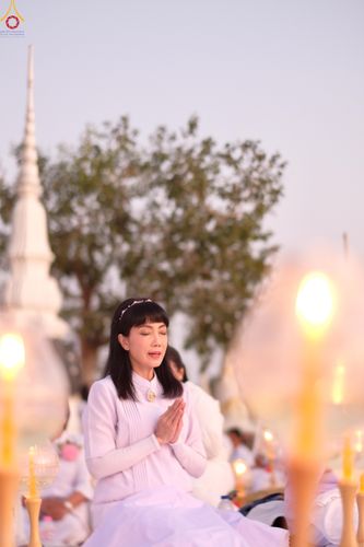 ภาพ No.294077:วันที่ 13 มกราคม พ.ศ. 2569 พิธีจุดประทีปถวายเป็นพุทธบูชา และบูชาธรรมมหาปูชนียาจารย์  (ภาพชุดที่ 2) ณ วัดสองพี่น้อง ต.ต้นตาล อ.สองพี่น้อง จ.สุพรรณบุรี ในโครงการธรรมยาตรา กตัญญูบูชา มหาปูชนียาจารย์ พระมงคลเทพมุนี(สด จนฺทสโร) พระผู้ปราบมาร อนุสรณ์สถาน 7 แห่