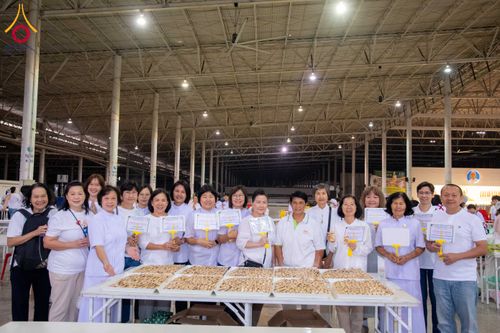 ภาพ No.287308:วันที่ 3 มกราคม พ.ศ.2569 พิธีถวายภัตตาหารเป็นสังฆทาน แด่พระธรรมยาตรา ณ วัดพระธรรมกาย  จังหวัดปทุมธานี ในโครงการธรรมยาตรา กตัญญูบูชา มหาปูชนียาจารย์ พระมงคลเทพมุนี(สด จนฺทสโร) พระผู้ปราบมาร อนุสรณ์สถาน 7 แห่ง ปีที่ 14