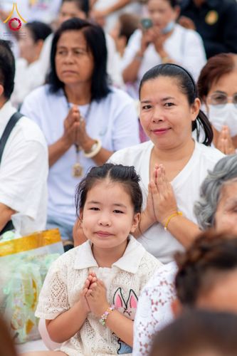 ภาพ No.284661:วันอาทิตย์ที่ 14 ธันวาคม พ.ศ.2568  พิธีทำบุญเมืองสุราษฎร์ธานี 110ปี และพิธีตักบาตรพระสงฆ์ 1,110 รูป  ณ บริเวณริมน้ำวัดกลาง (เก่า) ถนนบ้านดอน ตำบลตลาดใหม่ อำเภอเมือง จังหวัดสุราษฎร์ธานี