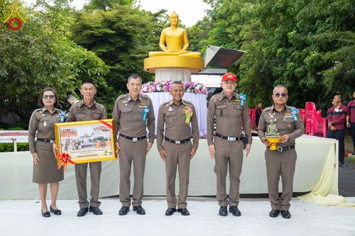 ภาพ No.351531:วันที่ 22 กันยายน พ.ศ. 2569  พิธีตักบาตรสามเณรธรรมทายาท โครงการบรรพชาพัฒนาคุณธรรม จริยธรรม  สำหรับนักเรียนนายสิบตำรวจ (นสต.) รุ่นที่ 16 ศูนย์ฝึกอบรมตำรวจภูธรภาค 1  ณ วัดพระพุทธบาทราชวรมหาวิหาร