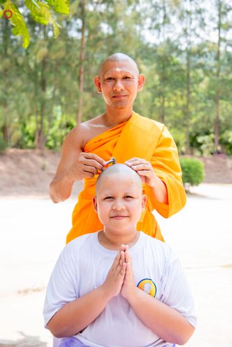 ภาพ No.320121:วันเสาร์ที่ 4 เมษายน 2569 พิธีตัดปอยผม ขอขมาผู้ปกครอง  มอบบาตร-ผ้าไตร และพิธีบรรพชาสามเณร 87 รูป  ณ ศูนย์ปฏิบัติธรรมระยอง(บ้านช่องลม)  ต.บางบุตร อ.บ้านค่าย จ.ระยอง