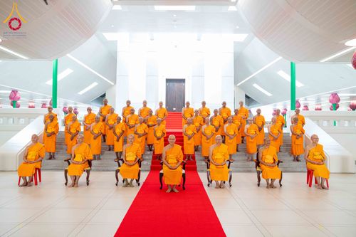 ภาพ No.298256:วันเสาร์ที่ 17 มกราคม พ.ศ. 2569 พิธีบรรพชาอุปสมบท โครงการอุปสมบทหมู่ บูชาธรรมครบ 117 ปี คุณยายอาจารย์มหารัตนอุบาสิกาจันทร์ ขนนกยูง  ณ อุโบสถพระไตรปิฎก วัดพระธรรมกาย