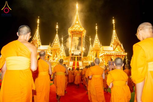 ภาพ No.316707:วันอาทิตย์ที่ 29 มีนาคม พ.ศ. 2569 พิธีทอดผ้าบังสุกุลและพิธีชำระร่าง โยมพ่อณรงค์ จินตมากุล  สิริอายุ 99 ปี 11 เดือน โยมบิดา พระครูปลัดรัตนวีรวัฒน์ (รังสฤษดิ์ อิทฺธิจินตโก) ที่ปรึกษาเจ้าคณะจังหวัดปทุมธานี เจ้าอาวาสวัดพระธรรมกาย  ณ ฌาปนสถานชั่วคราว ทางเข้า 