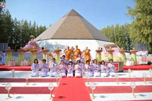 ภาพ No.301392:ภาพเบื้องหลังอาสาสมัครรวมใจ ชุดที่ 4 ในโครงการธรรมยาตรา กตัญญูบูชา มหาปูชนียาจารย์ พระมงคลเทพมุนี(สด จนฺทสโร) พระผู้ปราบมาร อนุสรณ์สถาน 7 แห่ง ปีที่ 14