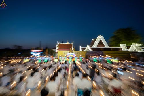 ภาพ No.294132:วันที่ 13 มกราคม พ.ศ. 2569 พิธีจุดประทีปถวายเป็นพุทธบูชา และบูชาธรรมมหาปูชนียาจารย์  (ภาพชุดที่ 2) ณ วัดสองพี่น้อง ต.ต้นตาล อ.สองพี่น้อง จ.สุพรรณบุรี ในโครงการธรรมยาตรา กตัญญูบูชา มหาปูชนียาจารย์ พระมงคลเทพมุนี(สด จนฺทสโร) พระผู้ปราบมาร อนุสรณ์สถาน 7 แห่