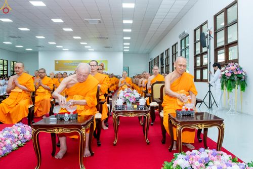 ภาพ No.328643:วันอังคารที่ 12 พฤษภาคม พ.ศ.2569 เจ้าประคุณสมเด็จพระมหารัชมงคลมุนี กรรมการมหาเถรสมาคม เจ้าคณะหนกลาง วัดไตรมิตรวิทยาราม วรวิหาร โปรดเมตตาเป็นองค์ประธาน พิธีเจริญพระพุทธมนต์ อายุวัฒนมงคล 98 ปี คุณแม่จุรี สุทธิผล ณ อาคารปลูกศรัทธา 2 วัดพระธรรมกาย