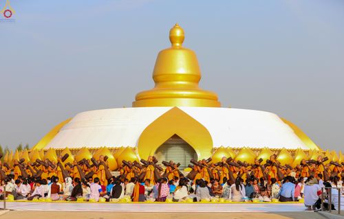 ภาพ No.299604:วันที่ 18 มกราคม พ.ศ. 2569 พิธีต้อนรับพระธรรมยาตรา (ภาพชุดที่ 2) ณ อนุสรณ์สถานลำดับที่ 5  สถานที่เผยแผ่วิชชาธรรมกายครั้งแรก อนุสรณ์สถานบางปลา วัดบางปลา อำเภอบางเลน จังหวัดนครปฐม ในโครงการธรรมยาตรา กตัญญูบูชา มหาปูชนียาจารย์ พระมงคลเทพมุนี(สด จนฺทสโร) พระ