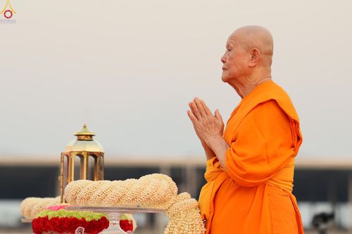 ภาพ No.307823:วันที่ 31 มกราคม พ.ศ. 2569 พิธีจุดประทีปธรรมถวายเป็นพุทธบูชา  และบูชาธรรมมหาปูชนียาจารย์ (ภาพชุดที่ 2) ณ วัดพระธรรมกาย ปทุมธานี ในโครงการธรรมยาตรา กตัญญูบูชา มหาปูชนียาจารย์ พระมงคลเทพมุนี(สด จนฺทสโร) พระผู้ปราบมาร อนุสรณ์สถาน 7 แห่ง ปีที่ 14