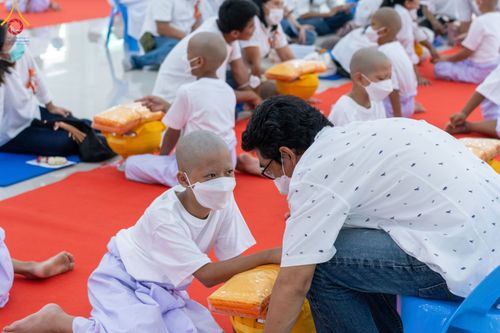 ภาพ No.79297:พิธีตัดปอยผม พิธีขอขมา มอบบาตร-ผ้าไตรนาคธรรมทายาท ในโครงการบรรพชาฟื้นฟูพระพุทธศาสนาทั่วไทย ณ ศูนย์อบรมเยาวชนนครปฐม วันเสาร์ที่ 1 เมษายน พ.ศ.2566