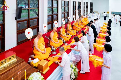 ภาพ No.314467:วันพฤหัสบดีที่ 19 มีนาคม พ.ศ. 2569 พิธีบำเพ็ญกุศล คุณพ่อณรงค์ จินตมากุล โยมบิดา พระครูปลัดรัตนวีรวัฒน์ (รังสฤษดิ์ อิทฺธิจินตโก) ที่ปรึกษาเจ้าคณะจังหวัดปทุมธานี เจ้าอาวาสวัดพระธรรมกาย  ณ ห้องปลูกศรัทธา 2 วัดพระธรรมกาย ปทุมธานี