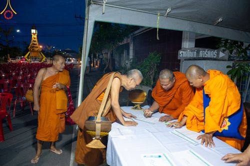 ภาพ No.341125:วันที่ 27 กรกฎาคม พ.ศ. 2569 พิธีตักบาตรพระ 1,000 รูป เมืองพัทลุง  ณ ถนนราเมศวร์ อ.เมือง จ.พัทลุง