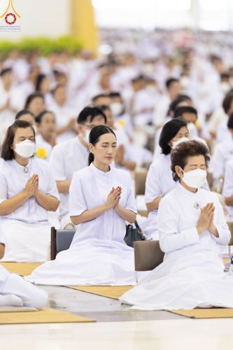 ภาพ No.105499:พิธีปฏิบัติธรรมและพิธีบูชาข้าวพระ ในวันจันทร์ที่ 1 มกราคม พ.ศ. 2567 ณ สภาธรรมกายสากล วัดพระธรรมกาย