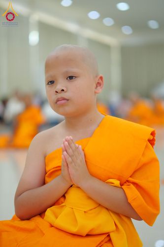 ภาพ No.319905:วันเสาร์ที่ 4 เมษายน พ.ศ.2569 พิธีตัดปอยผมและปลงผม พิธีขอขมาผู้ปกครองและมอบผ้าไตร พิธีบรรพชาและถวายบาตร ณ ศูนย์ปฏิบัติธรรมและศูนย์อบรมเยาวชนเพชรบุรี  ต.ท่าแลง อ.ท่ายาง จ.เพชรบุรี