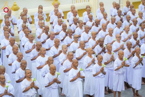 ภาพ No.278505:วันอาทิตย์ที่ 14 ธันวาคม พ.ศ.2568  พิธีเวียนประทักษิณ พิธีวันทาสีมาพระประธาน โครงการบวชบูชาธรรมมหาปูชนียาจารย์ ของศูนย์ปฏิบัติธรรมบุรีรัมย์ ณ วัดกลาง พระอารามหลวง จังหวัดบุรีรัมย์