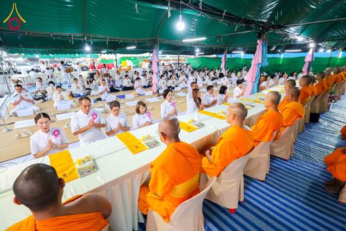 ภาพ No.301053:วันที่ 23 มกราคม พ.ศ. 2569 พิธีถวายภัตตาหารเป็นสังฆทาน แด่พระธรรมยาตรา ณ อนุสรณ์สถานบางปลา วัดบางปลา อำเภอบางเลน จังหวัดนครปฐม ในโครงการธรรมยาตรา กตัญญูบูชา มหาปูชนียาจารย์ พระมงคลเทพมุนี(สด จนฺทสโร) พระผู้ปราบมาร อนุสรณ์สถาน 7 แห่ง ปีที่ 14