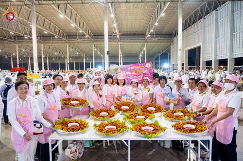 ภาพ No.303024:วันที่ 26 มกราคม พ.ศ. 2569 พิธีถวายภัตตาหารเป็นสังฆทาน แด่พระธรรมยาตรา ณ วัดพระธรรมกาย  จังหวัดปทุมธานี ในโครงการธรรมยาตรา กตัญญูบูชา มหาปูชนียาจารย์ พระมงคลเทพมุนี(สด จนฺทสโร) พระผู้ปราบมาร อนุสรณ์สถาน 7 แห่ง ปีที่ 14