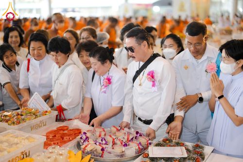 ภาพ No.305602:วันที่ 29 มกราคม พ.ศ. 2569 พิธีถวายภัตตาหารเป็นสังฆทาน แด่พระธรรมยาตรา ณ วัดพระธรรมกาย  จังหวัดปทุมธานี ในโครงการธรรมยาตรา กตัญญูบูชา มหาปูชนียาจารย์ พระมงคลเทพมุนี(สด จนฺทสโร) พระผู้ปราบมาร อนุสรณ์สถาน 7 แห่ง ปีที่ 14