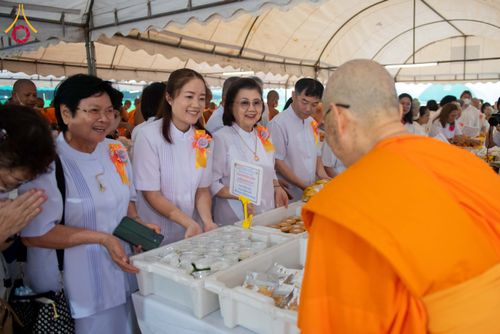 ภาพ No.298524:วันที่ 20 มกราคม พ.ศ. 2569 พิธีถวายภัตตาหารเป็นสังฆทาน แด่พระธรรมยาตรา ณ อนุสรณ์สถานบางปลา วัดบางปลา อำเภอบางเลน จังหวัดนครปฐม ในโครงการธรรมยาตรา กตัญญูบูชา มหาปูชนียาจารย์ พระมงคลเทพมุนี(สด จนฺทสโร) พระผู้ปราบมาร อนุสรณ์สถาน 7 แห่ง ปีที่ 14