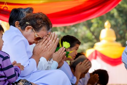 ภาพ No.285760:วันพุธที่ 10 ธันวาคม พ.ศ.2568  พิธีตอกเสาเข็มมงคลต้นสุดท้าย รองรับองค์พระเจดีย์เพื่อสร้างสันติภาพโลก ณ ศูนย์ปฏิบัติธรรมและศูนย์อบรมเยาวชน ชัยนาท