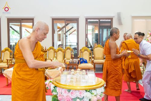 ภาพ No.336266:วันจันทร์ที่ 22 มิถุนายน พ.ศ.2569 พิธีอัญเชิญพระธรรมกาย และบรรจุพระบรมสารีริกธาตุ  ภายในเกศดอกบัวตูม องค์พระประธาน ณ อาคารสมปรารถนา วัดกลางธนรินทร์ ต.บ้านแป้ง อ.พรหมบุรี จ.สิงห์บุรี