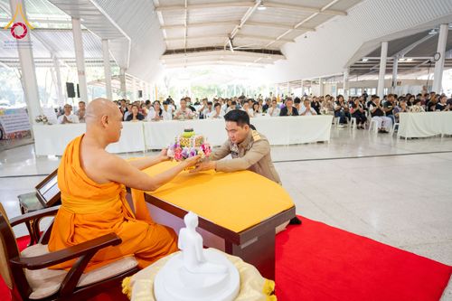 ภาพ No.290931:วันจันทร์ที่ 5 มกราคม พ.ศ. 2569  วัดพระธรรมกาย มูลนิธิธรรมกาย  จัดพิธีมอบของขวัญสนับสนุนการจัดกิจกรรมงานวันเด็กแห่งชาติ ประจำปี พ.ศ. 2569 ให้แก่องค์กรภาคีเครือข่ายกว่า 200 องค์กร ณ วัดพระธรรมกาย อ.คลองหลวง จ.ปทุมธานี