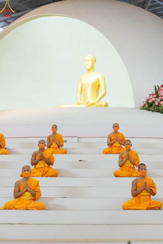 ภาพ No.105456:พิธีปฏิบัติธรรมและพิธีบูชาข้าวพระ ในวันจันทร์ที่ 1 มกราคม พ.ศ. 2567 ณ สภาธรรมกายสากล วัดพระธรรมกาย