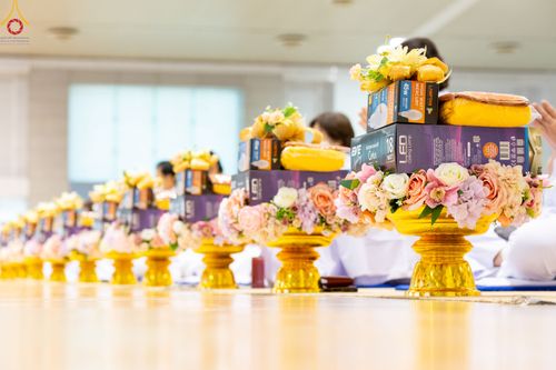 ภาพ No.84428:พิธีถวายผ้าอาบน้ำฝนและประทีปโคมไฟ ในวันอาสาฬหบูชา ณ ห้องแก้วสารพัดนึก 1 วัดพระธรรมกาย วันอังคารที่ 1 สิงหาคม พ.ศ. 2566