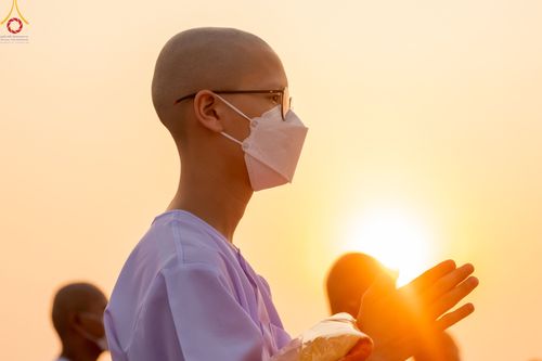 ภาพ No.79694:พิธีเวียนประทักษิณ ณ พระมหาธรรมกายเจดีย์ และพิธีวันทาเจดีย์ ในโครงการบรรพชาสามเณรฟื้นฟูพระพุทธศาสนาทั่วไทย วันเสาร์ที่ 8 เมษายน พ.ศ.2566