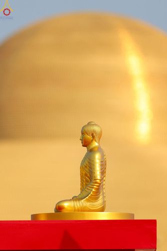 ภาพ No.79066:พิธีอัญเชิญองค์พระบรมพุทธเจ้า 24 องค์ เวียนประทักษิณรอบพระมหาธรรมกายเจดีย์ ณ วัดพระธรรมกาย  วันที่ 2 เมษายน พ.ศ. 2566