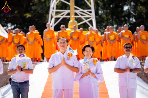 ภาพ No.285804:วันพุธที่ 10 ธันวาคม พ.ศ.2568  พิธีตอกเสาเข็มมงคลต้นสุดท้าย รองรับองค์พระเจดีย์เพื่อสร้างสันติภาพโลก ณ ศูนย์ปฏิบัติธรรมและศูนย์อบรมเยาวชน ชัยนาท