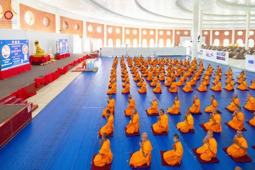 ภาพ No.315255:​วันอาทิตย์ที่ 22 มีนาคม พ.ศ.2569 สามเณรธรรมทายาทเนปาล 500 รูป ฟังธรรม สวดมนต์ ปฏิบัติธรรมร่วมกัน  ณ International Assembly and Meditation Hall Lumbini