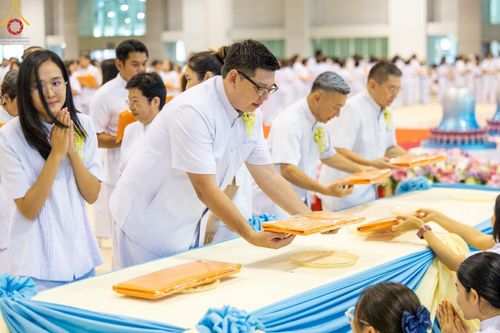 ภาพ No.150200:พิธีทอดผ้าป่าสมทบกฐินวัดพระธรรมกาย และสมทบกฐิน 30,000 วัดทั่วไทย ครั้งที่ 1 เนื่องในวันธรรมชัย 27 สิงหาคม พ.ศ.2567 ณ สภาธรรมกายสากล วัดพระธรรมกาย