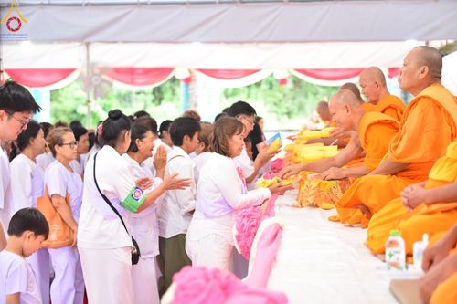 ภาพ No.158216:พิธีทอดผ้าป่า ติดตั้งแผ่นสิริฉะทะนะรัสมี(หลังคา) อาคาร 80 ปี หลวงพ่อธัมมชโย วันอาทิตย์ที่ 22 กันยายน พ.ศ. 2567 ณ ศูนย์ปฏิบัติธรรมวิหารแดง อ.วิหารแดง จ.สระบุรี