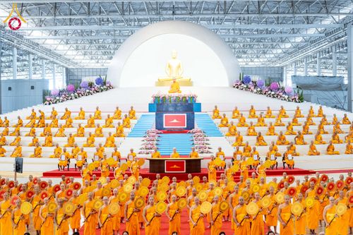 ภาพ No.237544:วันอาทิตย์ที่ 10 สิงหาคม พ.ศ.2568 พิธีมอบใบประกาศเกียรติคุณ โครงการสอบบาลี "ฉลองแชมป์" บูชาธรรม 80 ปี หลวงพ่อธัมมชโย ประจำปี 2568 และ พิธีมอบดวงแก้วสามเณรทรงบาลีไวยากรณ์ ณ สภาธรรมกายสากล วัดพระธรรมกาย ปทุมธานี